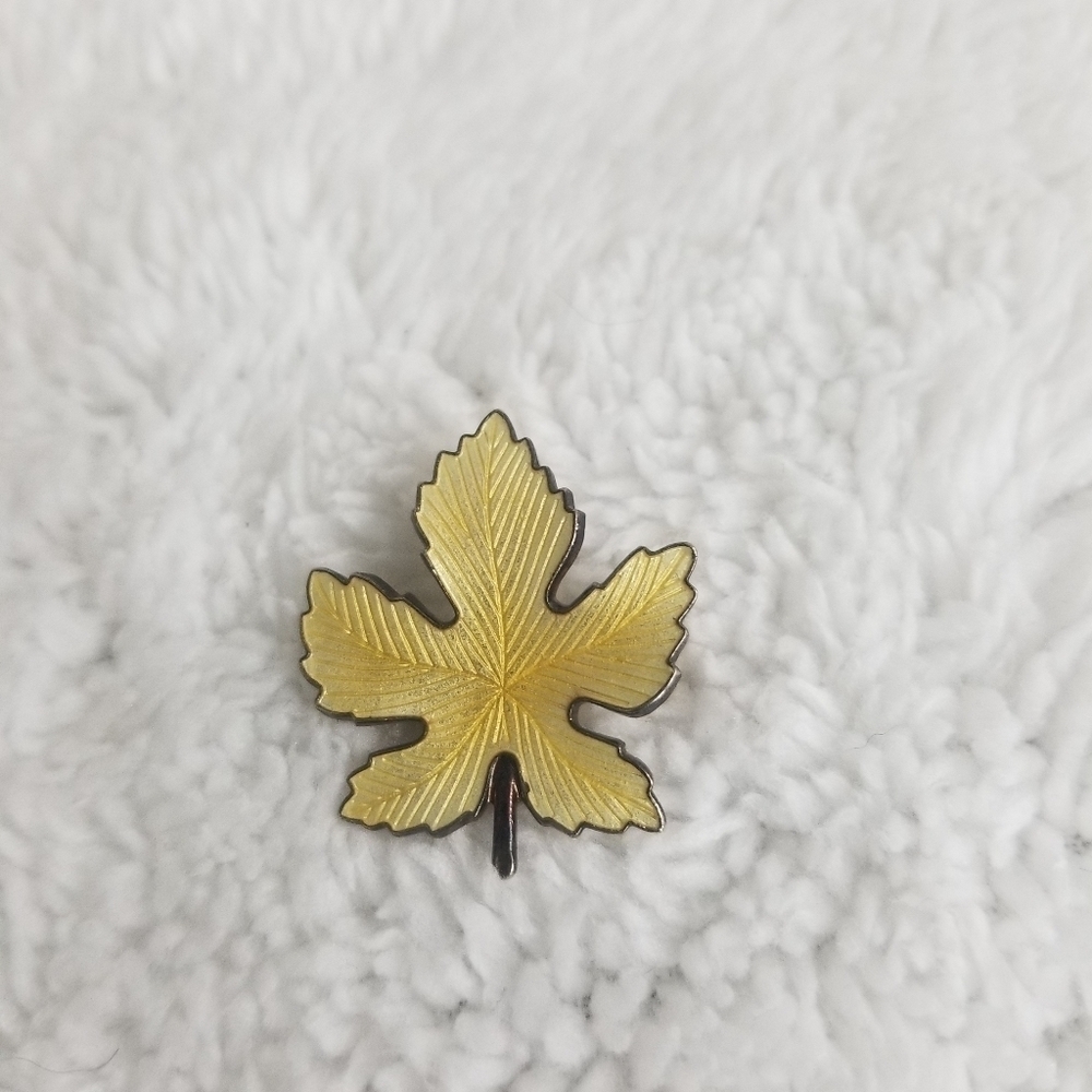 Vintage Maple leaf Brooch